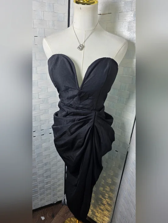 PrettyLittleThing Strapless Black Sweetheart Draped Evening Dress - Picture 8 of 10